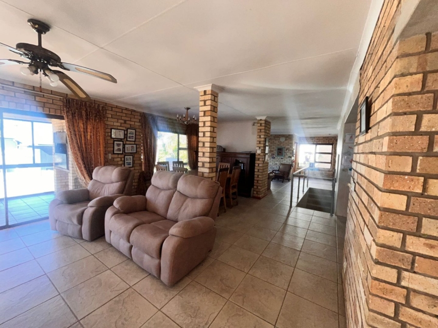 6 Bedroom Property for Sale in Wavecrest Eastern Cape